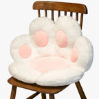 coussin-pour-chien-en-forme-de-patte-blanc-chaise