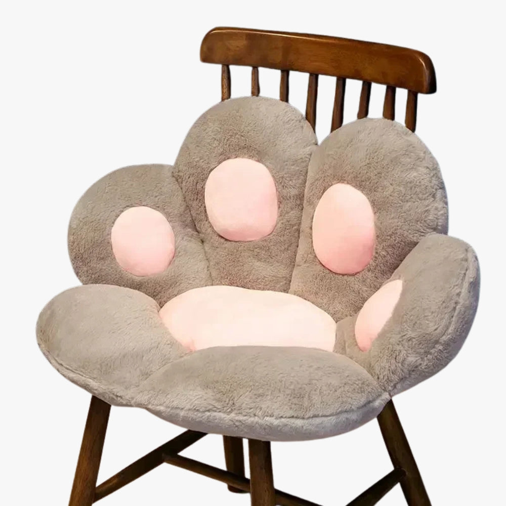 coussin-pour-chien-en-forme-de-patte-gris-chaise