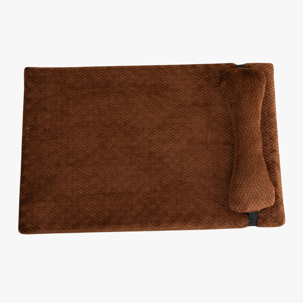lit-pour-chien-avec-coussin-marron-dessus