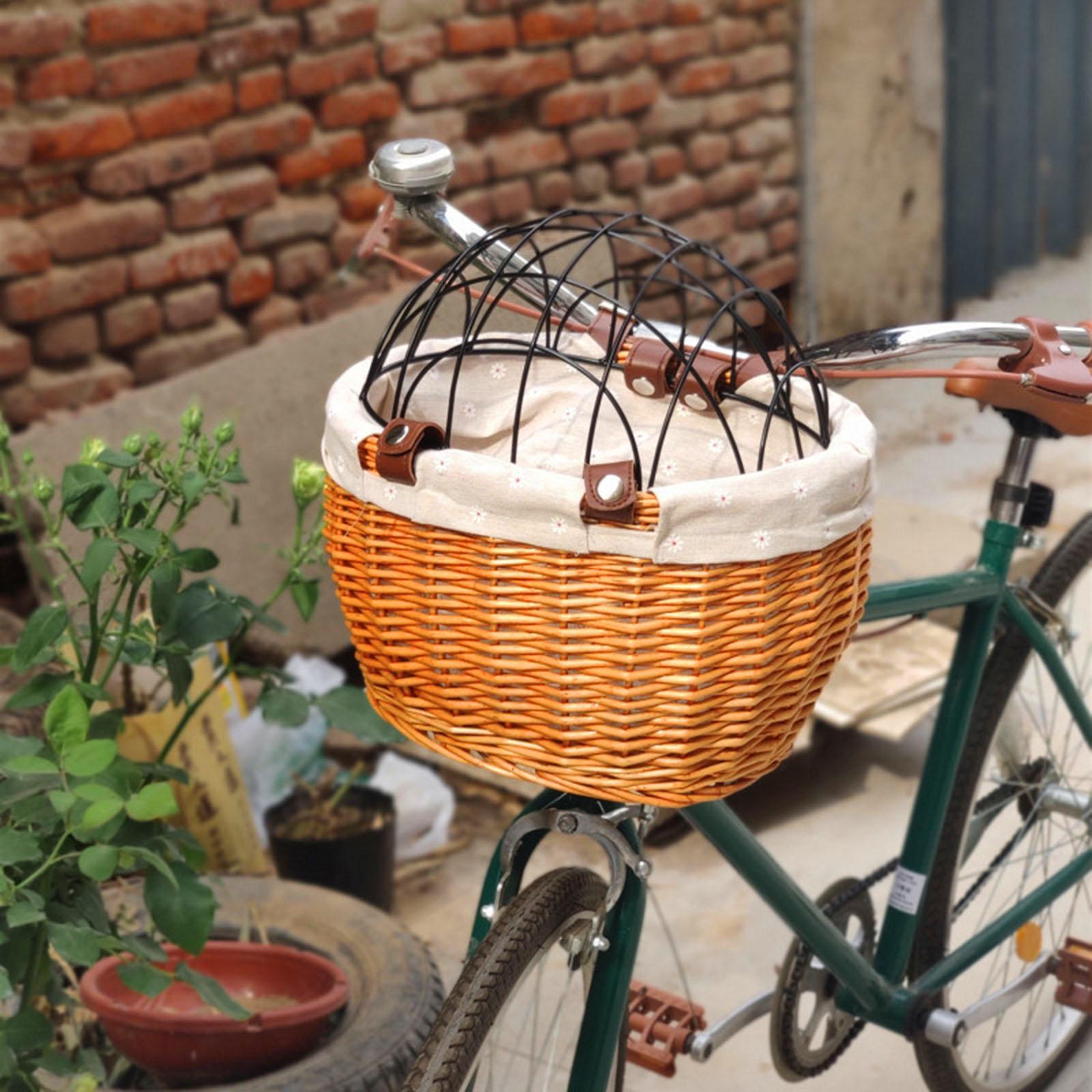 panier-de-velo-pour-chien-en-rotin-caramel-photo