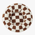 panier-donut-pour-chien-a-carreaux-marron-dessus