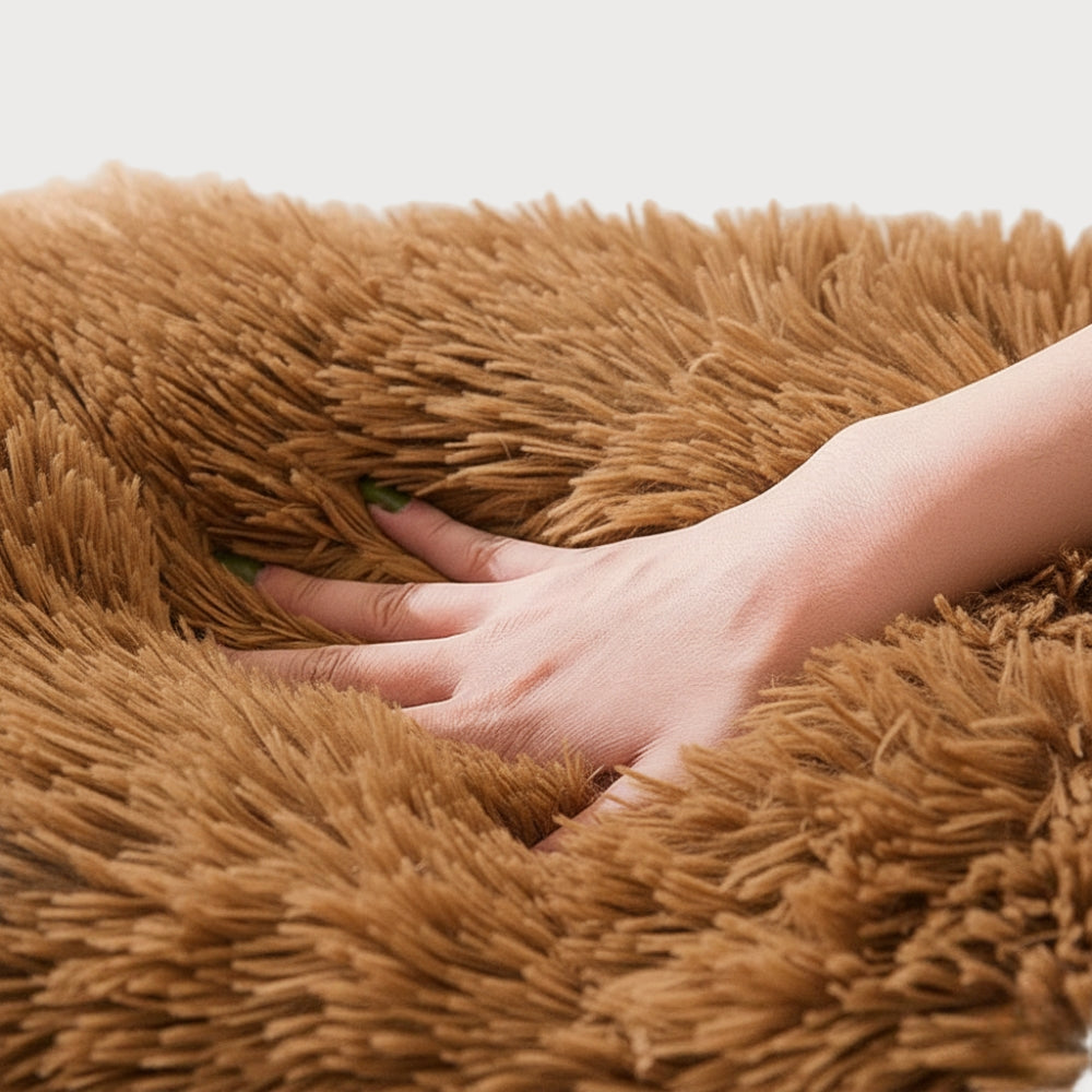 panier-niche-pour-chien-en-fourrure-marron-coussin-closeup