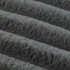 panier-pour-chien-en-velours-gris-closeup