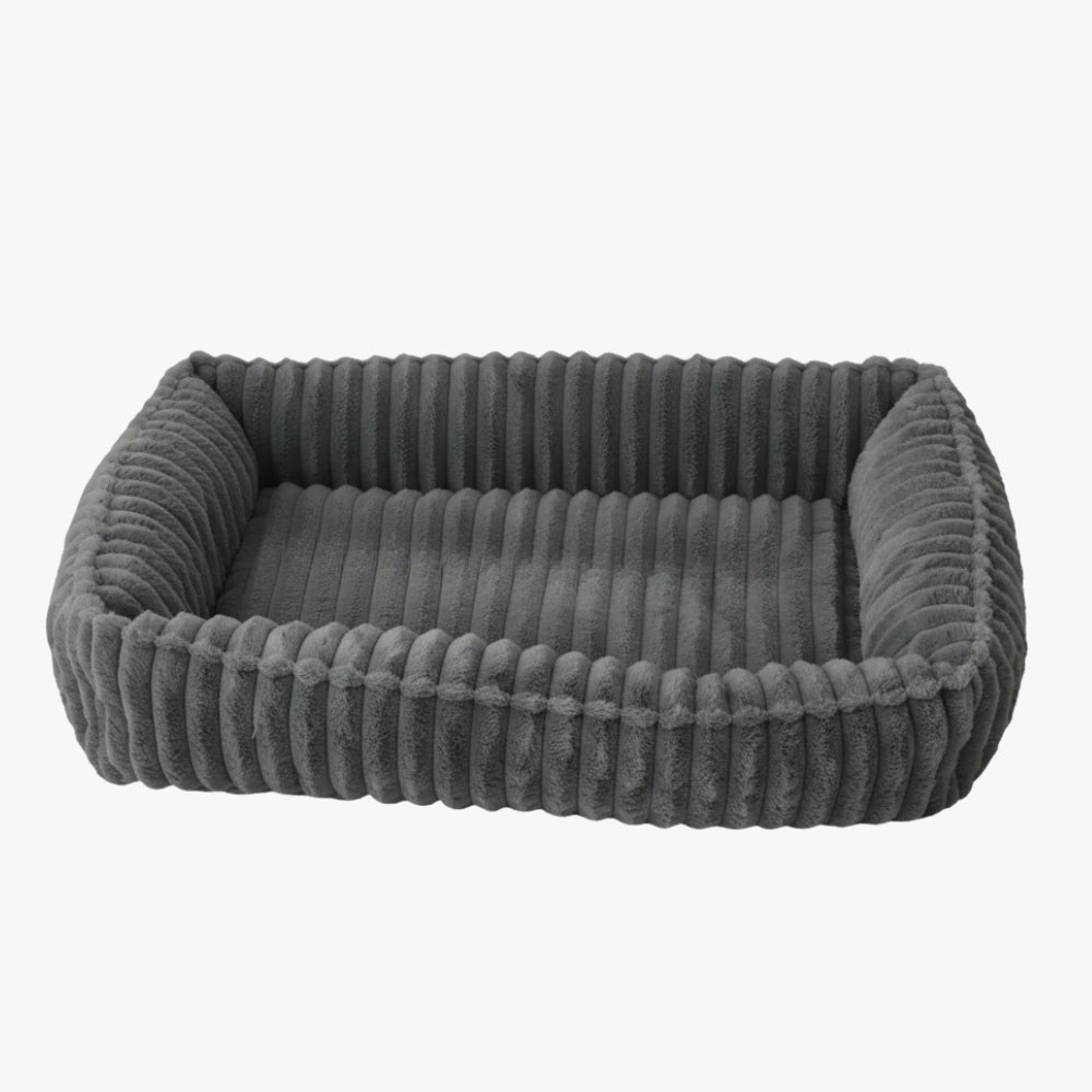 panier-pour-chien-en-velours-gris-vide