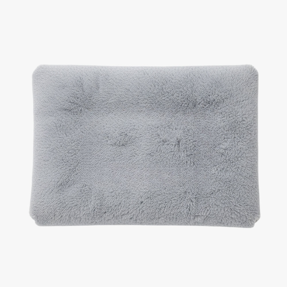 panier-pour-chien-orthopedique-gris-en-fourrure-dessus