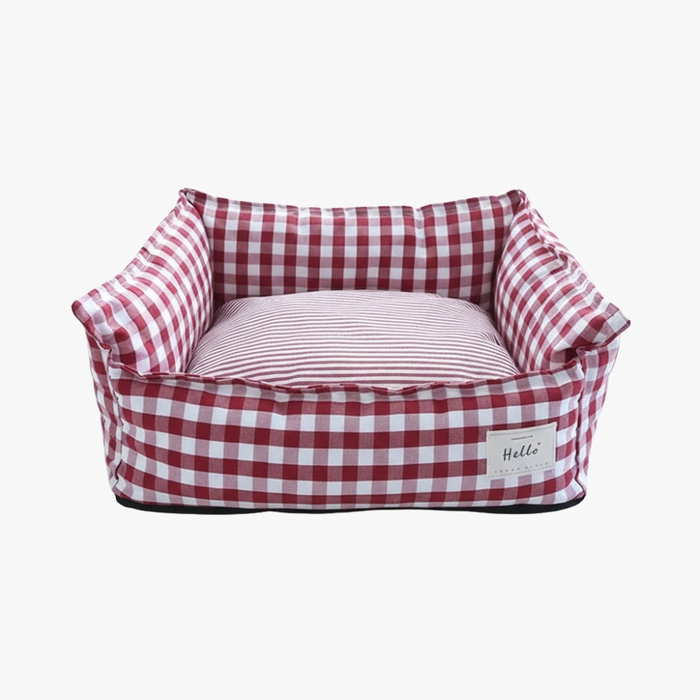 panier-pour-chien-rectangle-a-carreaux-rouges-blancs-vide