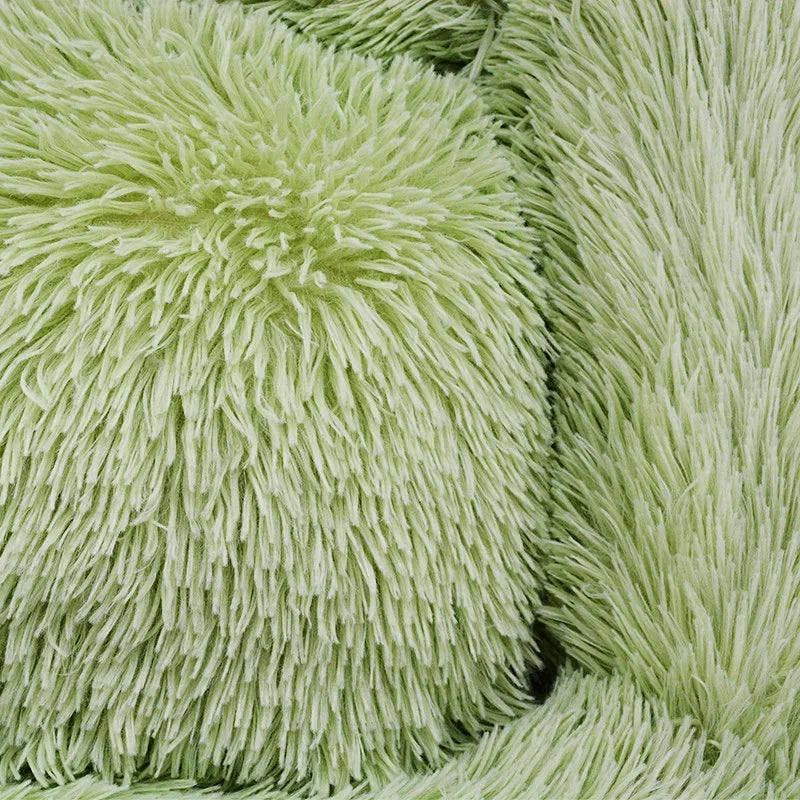 panier-pour-chien-rectangle-vert-en-fourrure-avec-rebords-pastel-fourrure
