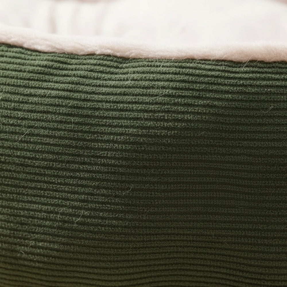 panier-pour-chien-rond-vert-closeup