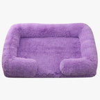 panier-pour-chien-violet-en-fourrure-vide