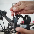 Panier de Vélo pour Chien Noir à Motif Pattes installation