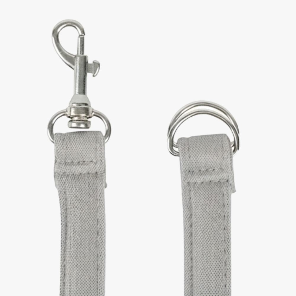 sac-banane-pour-chien-gris-attaches