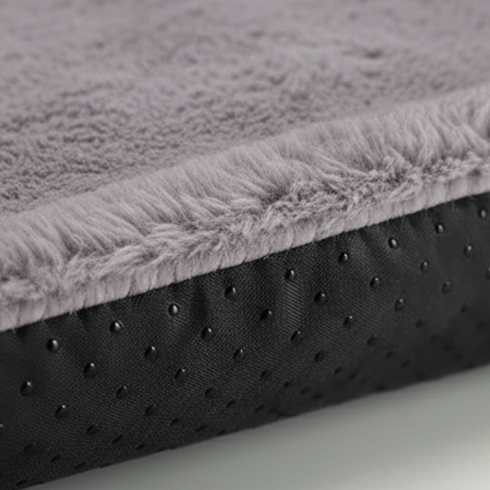 tapis-de-couchage-pour-chien-gris-antiderapant