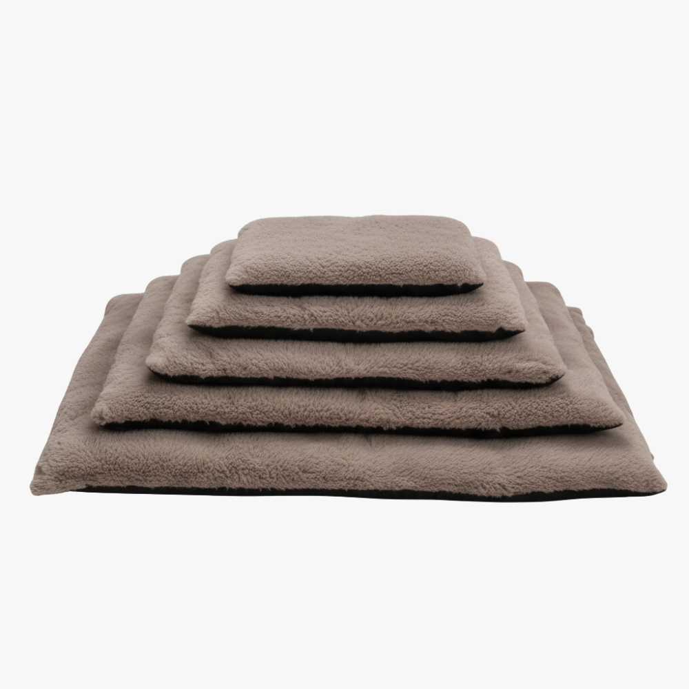 tapis-de-couchage-pour-chien-marron-pile