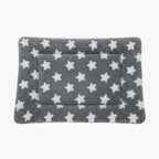 tapis-pour-chien-doux-gris-avec-etoiles-dessus