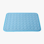 tapis-rafraichissant-pour-chien-bleu-clair-face