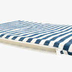 tipi-pour-petit-chien-a-rayures-bleues-et-blanches-coussin